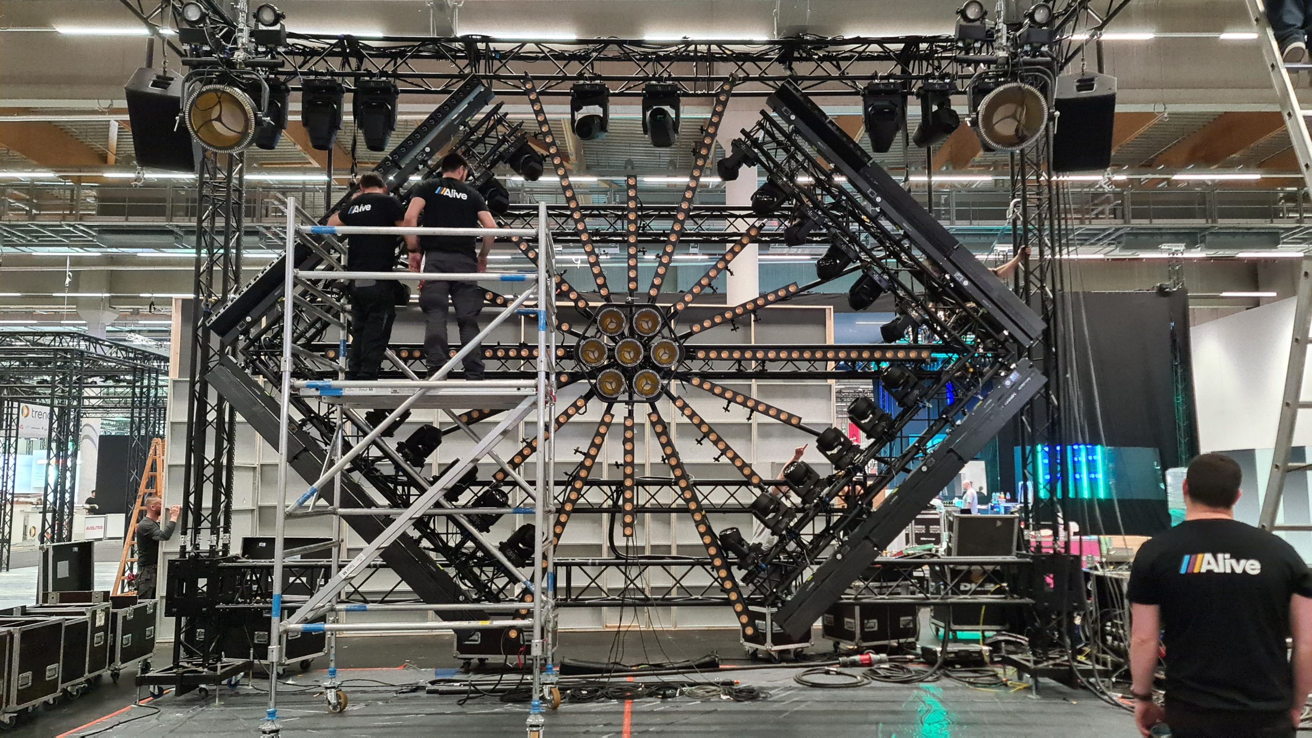 Stand équipé en lumière sur un salon professionnel du spectacle